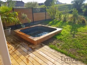 Square large hot tub (4)