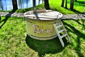 Wood fired hot tub for garden. Includes sand filtration 2 LED and wall insulation 12