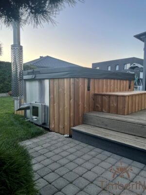Jacuzzi exterior cuadrada en fibra de vidrio de 2.2 x 2.2 m (1)