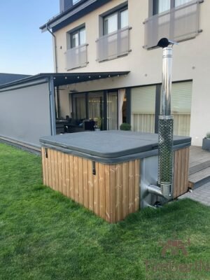 Jacuzzi exterior cuadrada en fibra de vidrio de 2.2 x 2.2 m (3)