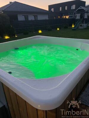 Jacuzzi exterior cuadrada en fibra de vidrio de 2.2 x 2.2 m (5)