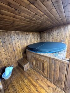 Sauna de jardín moderna con jacuzzi (3)