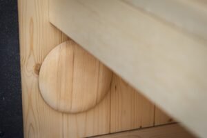 Sauna de exterior TimberIN Nordic Cube de CLT detalle de la ventilación interior