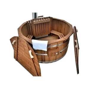 Jacuzzi de madera termotratada TimberIN Nordic Deluxe con estufa interior, sobre fondo blanco