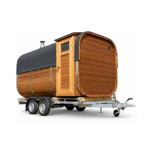TimberIN Nordic Square Mobile Sauna™ – sauna cuadrada de exterior en remolque de dos ejes, sobre fondo blanco